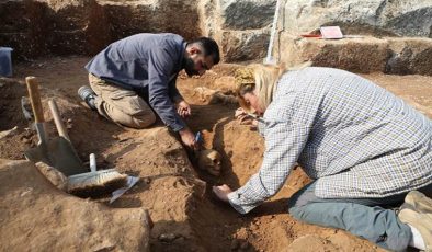 Diyarbakır’da eski taş ocağındaki kazıda 54 çocuğa ait mezarlık bulundu