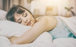 Profesör Weil’den mucize teknik: 4-7-8 yöntemi ile kolayca uykuya dalın