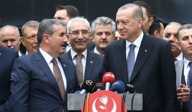 Saadet Grubu’ndan ‘Destici’ye sert tepki: Erdoğan’a şirinlik muskası yazarak Yazıcıoğlu’nun kemiklerini sızlattı