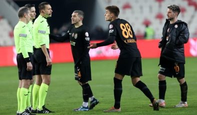 Spor yazarları Sivasspor – Galatasaray maçını yorumladı: ‘Bir yerden alıp diğer tarafa verdi’