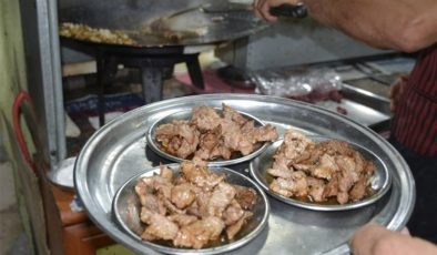 Kızgın sac üzerinde 7 saniyede pişiyor, porsiyonu 120 liradan satılıyor