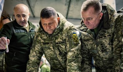 Ukrayna taht oyunlarında yeni perde… Zelenski Genelkurmay Başkanı’nı görevden alamıyor!