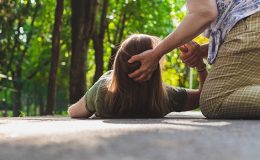 Dikkat! Fayda yerine zarar verebilirsiniz! Epilepsi nöbetinde doğru sanılan 5 yanlış müdahale…