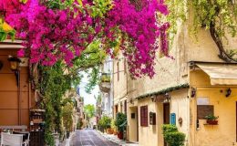 Türkler rotayı Avrupa’ya kırdı… Türkiye’de yazlık fiyatına Yunanistan’da malikane