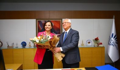 Başkan Kınay göreve başladı: Yazı beraber getireceğiz