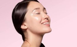 11 adımda cam gibi bir cilde kavuşun: İşte parlak görünümün sırrı Glass skin trendi…