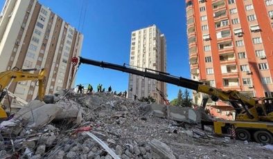 Depremde yıkılan Furkan Apartmanı’na ait yeni bilirkişi raporu: ‘Kolonun kesildiği açıkken…’