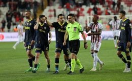 Eski hakemler, Sivasspor – Fenerbahçe maçını değerlendirdi: Sivasspor’un penaltısında karar doğru mu?