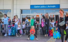 ‘Kontrolsüz turizm’ uyarısı: ‘İspanya’daki açlık grevi Antalya’ya örnek olsun’