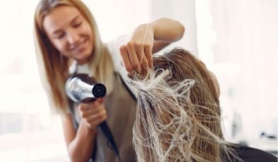 Saç kuruturken yapılan 7 hata: Bu yanlışlar saç dökülmesine sebep oluyor!