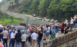 Arhavi’de yurttaşlar ve yaşam savunucuları Çamlıca HES projesini ve 10 köyün maden arama sahası ilan edilmesini protesto etti