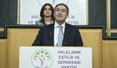 DEM Parti’den, Özel’in ‘Suriye’ mesajına tepki: ‘Size mi kalmış iki Kürt düşmanı arasında arabuluculuk yapmak?’