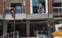 İzmir’de patlamanın olduğu sokakta onarım yapılıyor