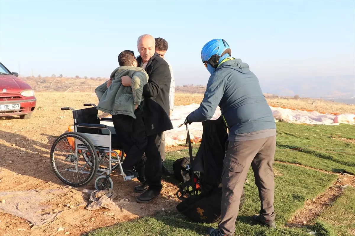 Engelli Genç Yamaç Paraşütü İle Uçtu