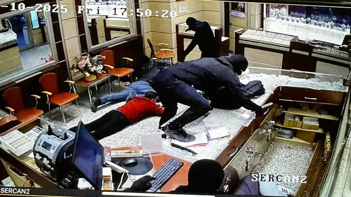 Karabük’te kuyumcu soygunu: 20 kg altınla sokakta koşturdular!