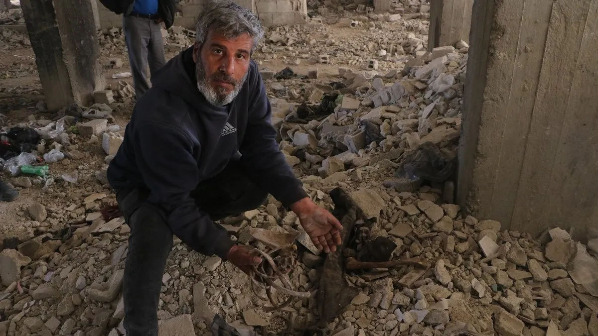 SON DAKİKA… Esad 10 bin kişiyi buraya gömdü! Tadomon Mahallesi’ndeki katliam gün yüzüne çıktı: İnsan kemikleri fışkırıyor!