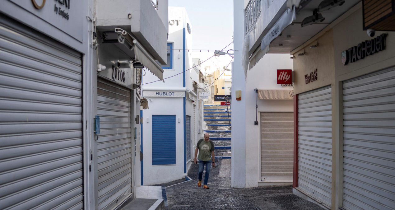 15 bin nüfusu olan adadan, 10 bin kişi kaçtı: Santorini hayalet kenti