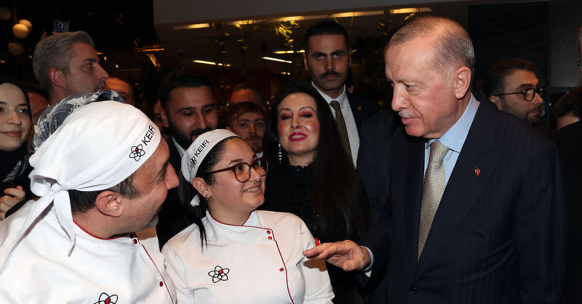 Cumhurbaşkanı Erdoğan kafede vatandaşlarla bir araya geldi